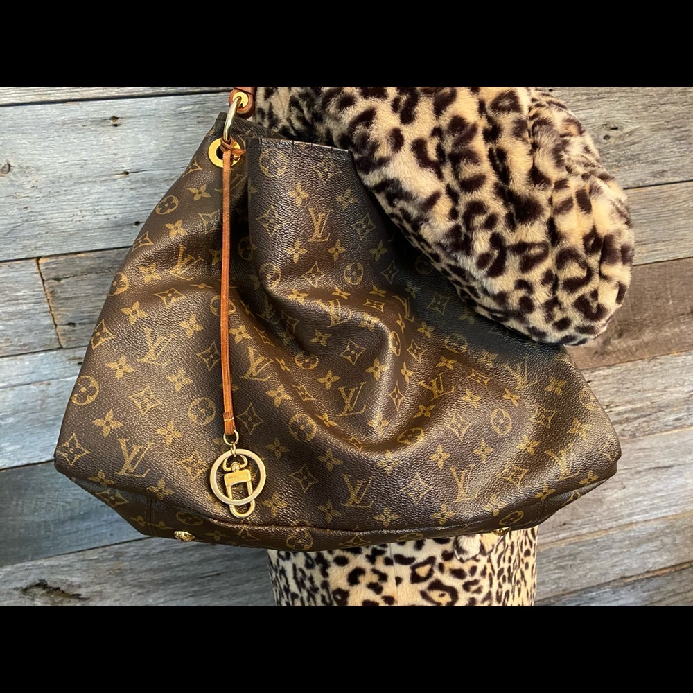 Louis Vuitton Artsy Monogram Canvas Bag — MM